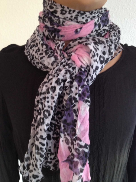 Tuch im Leolook mit rosa Blumen