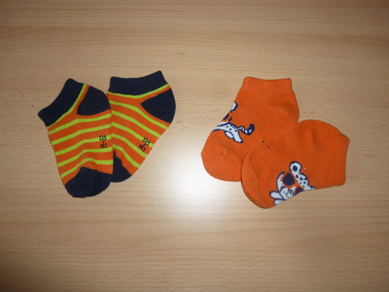 2 Paar Sneaker NEU Gr. 19-22