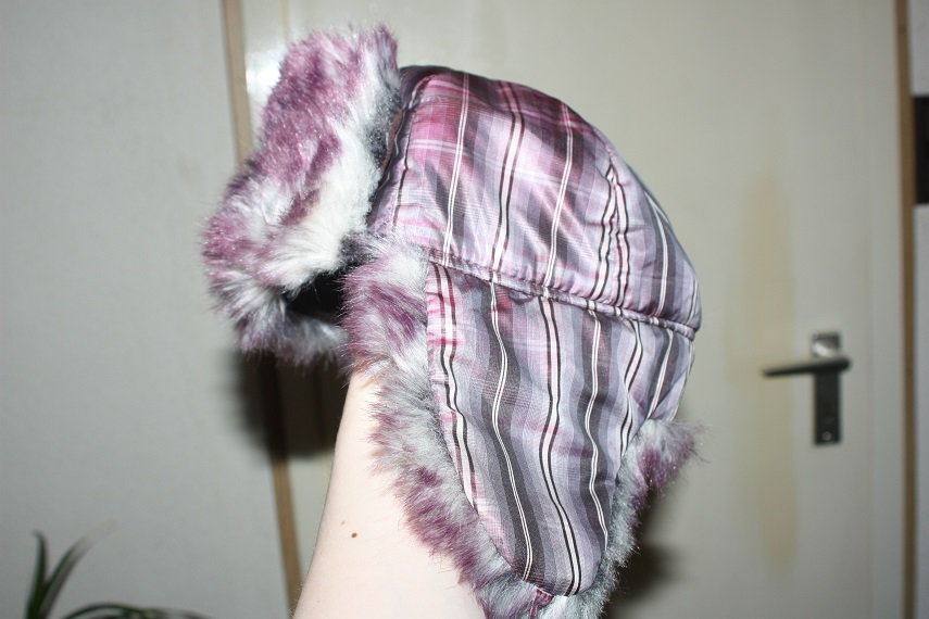 Schöne Fake Fell Mütze mit Ohrenwärmern und Bommeln für Mädchen Gr. 51