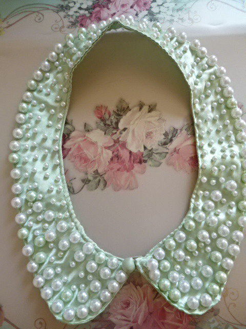 Mintgrüner Perlen Kragen