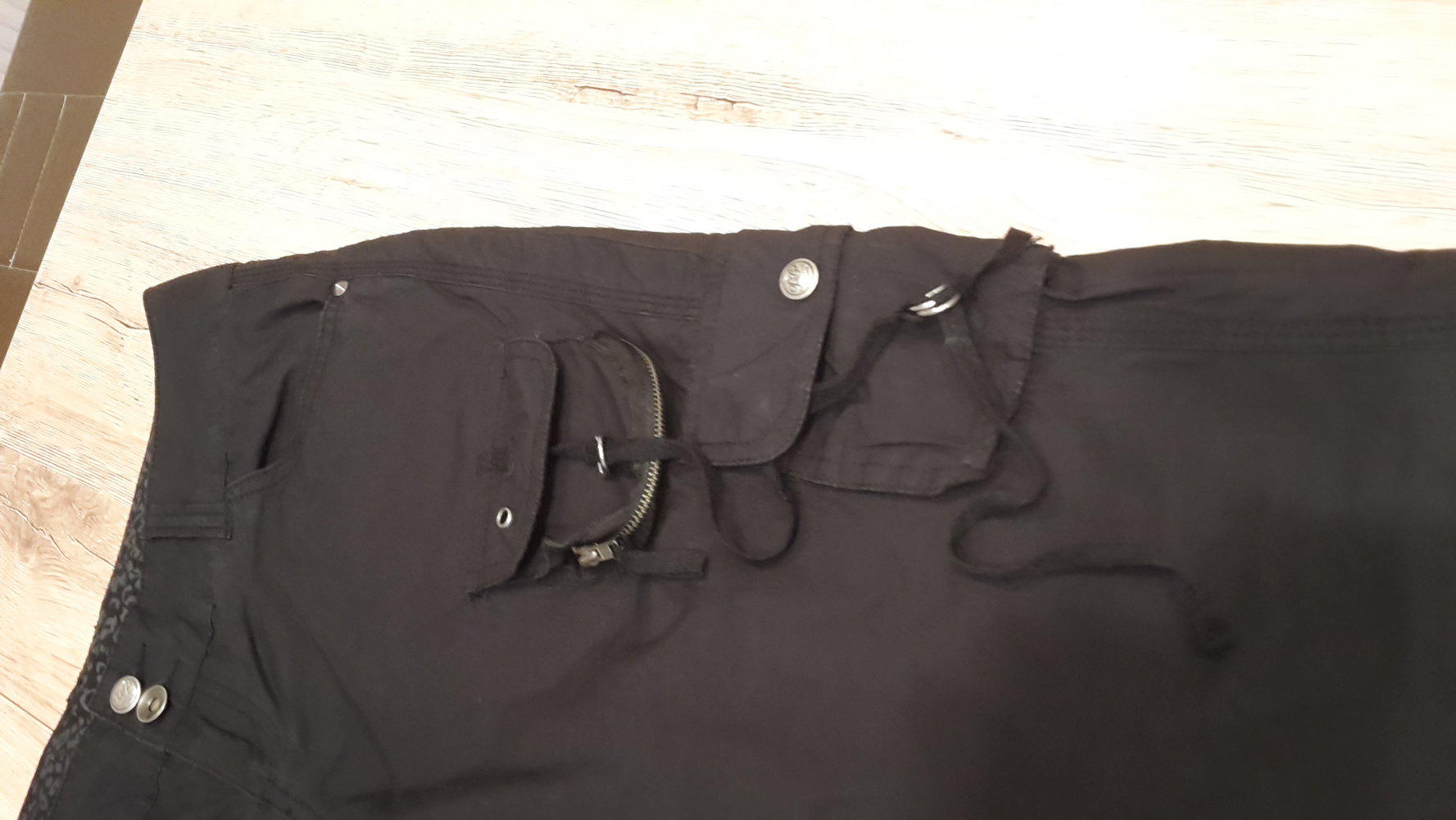 gr. 38 schwarz, 7/8 hose kurz bermuda gothic emo punk rock sommer