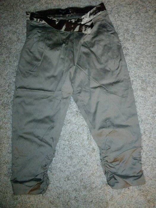 Khakifarbene 3/4 Hose