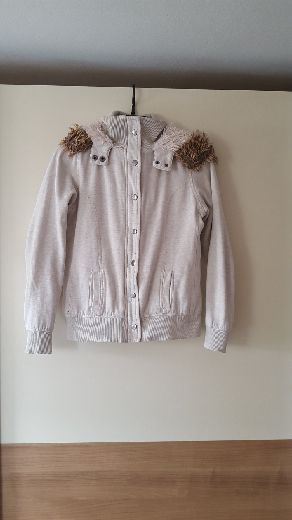 Schöne Übergangsjacke mit Teddyfell