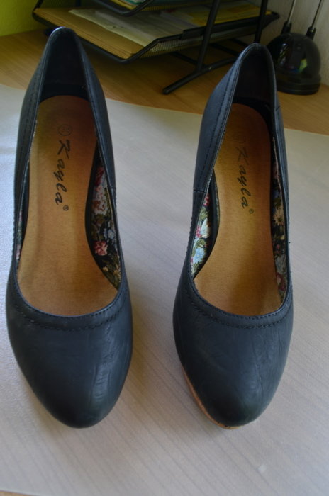 schwarze Hohe Schuhe mit Korkabsatz