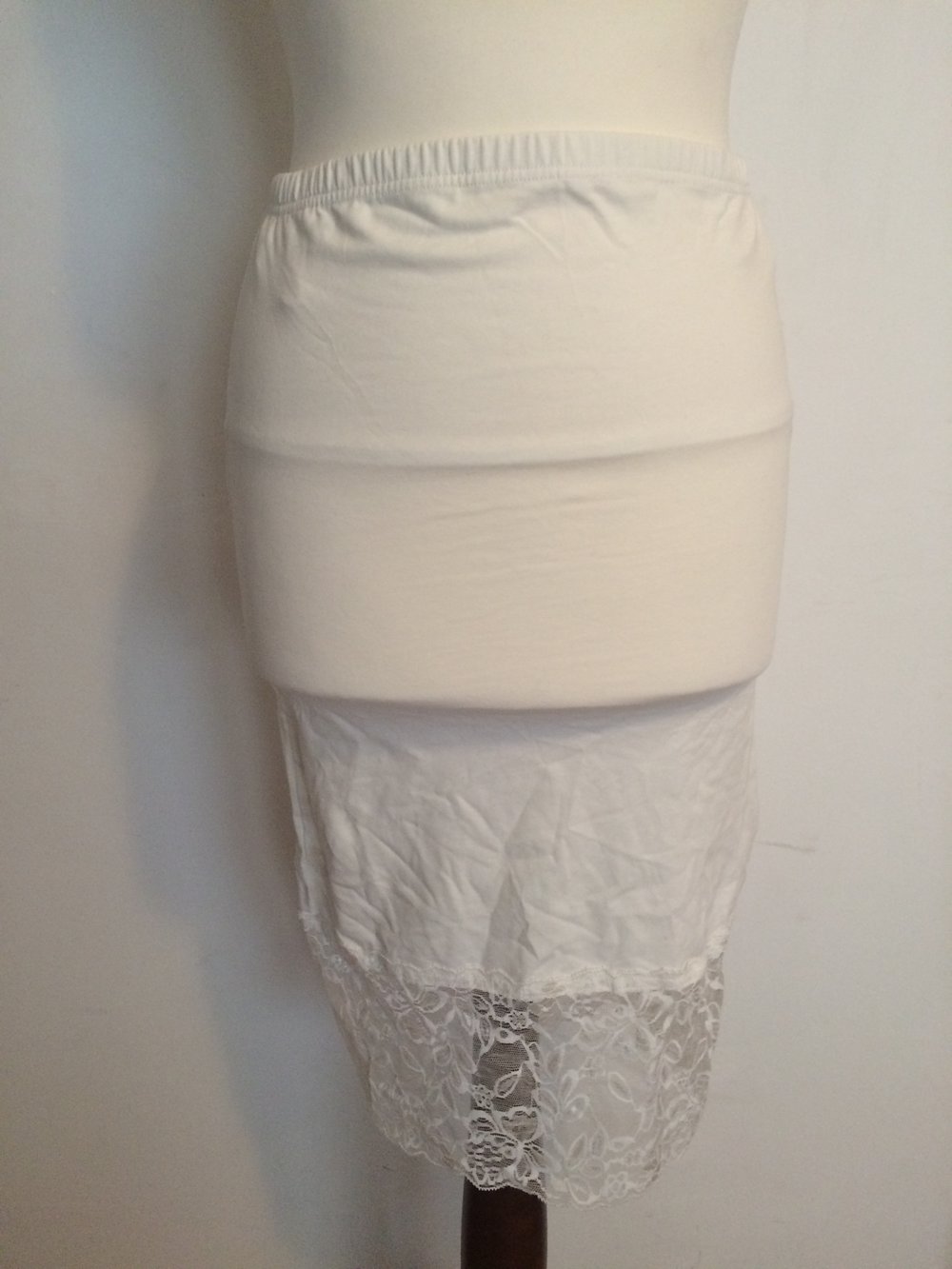 Rock Unterrock weiß mit Spitze