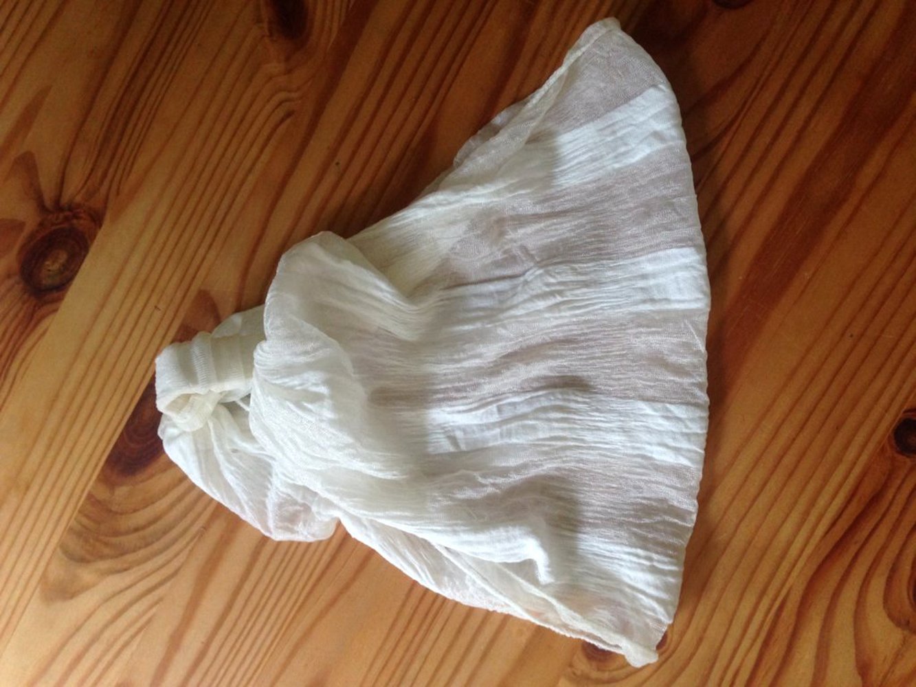 Haarband in zartem Cremeton