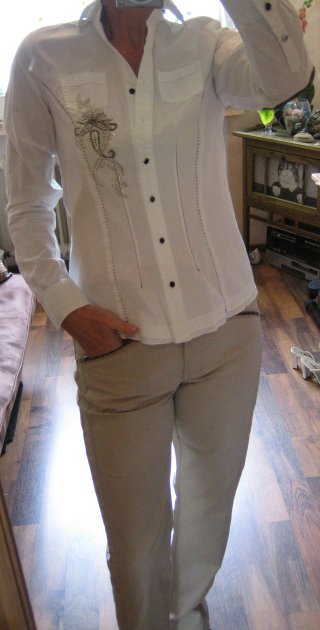 Bluse mit Ärmelpatches Stickerei Glitzer C.A.R.O