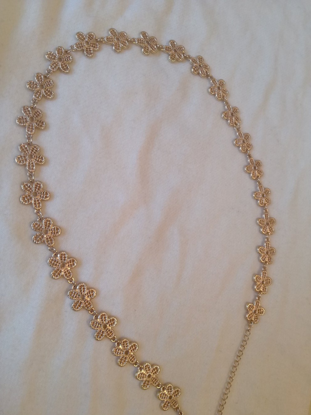 Goldene Blümchenkette