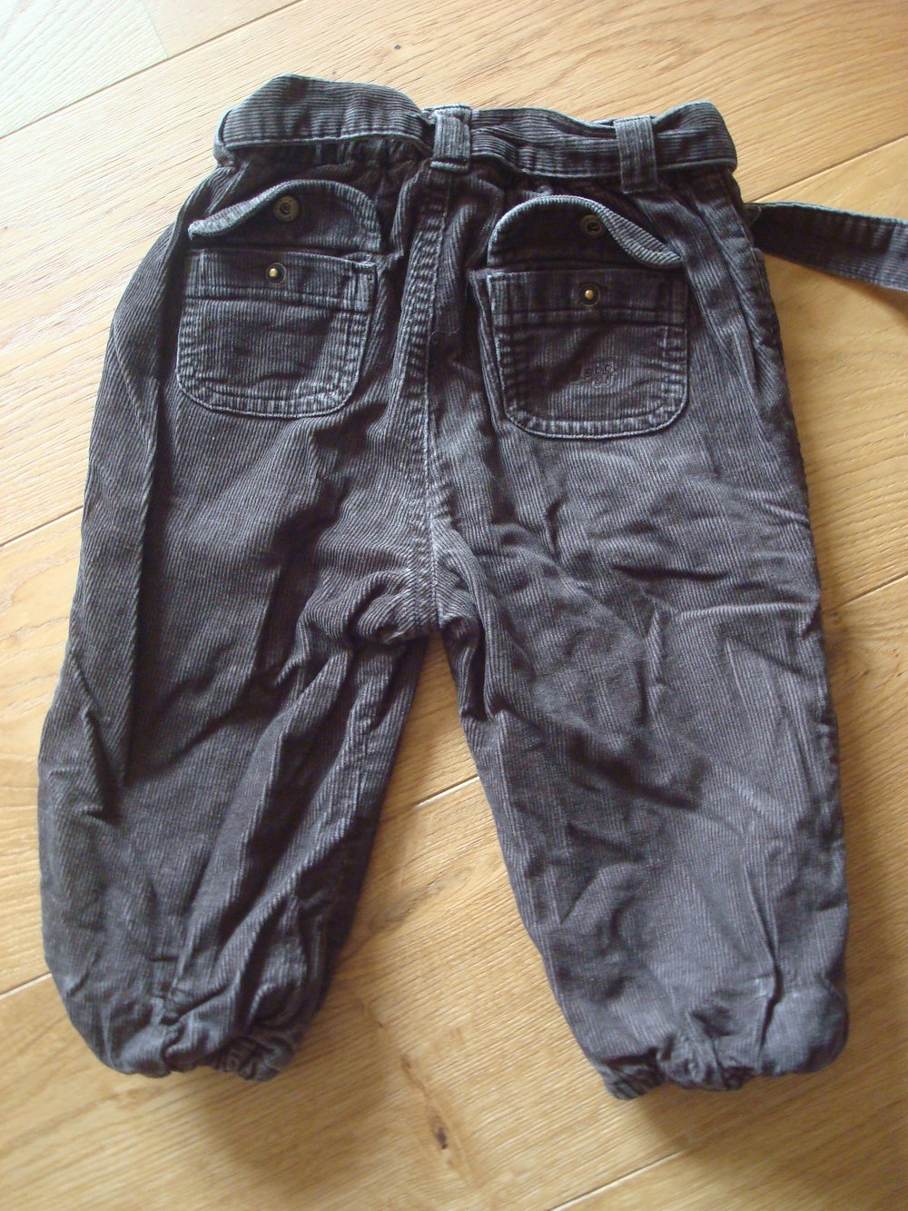 schicke Cordhose Von H&M LOGG Gr. 80