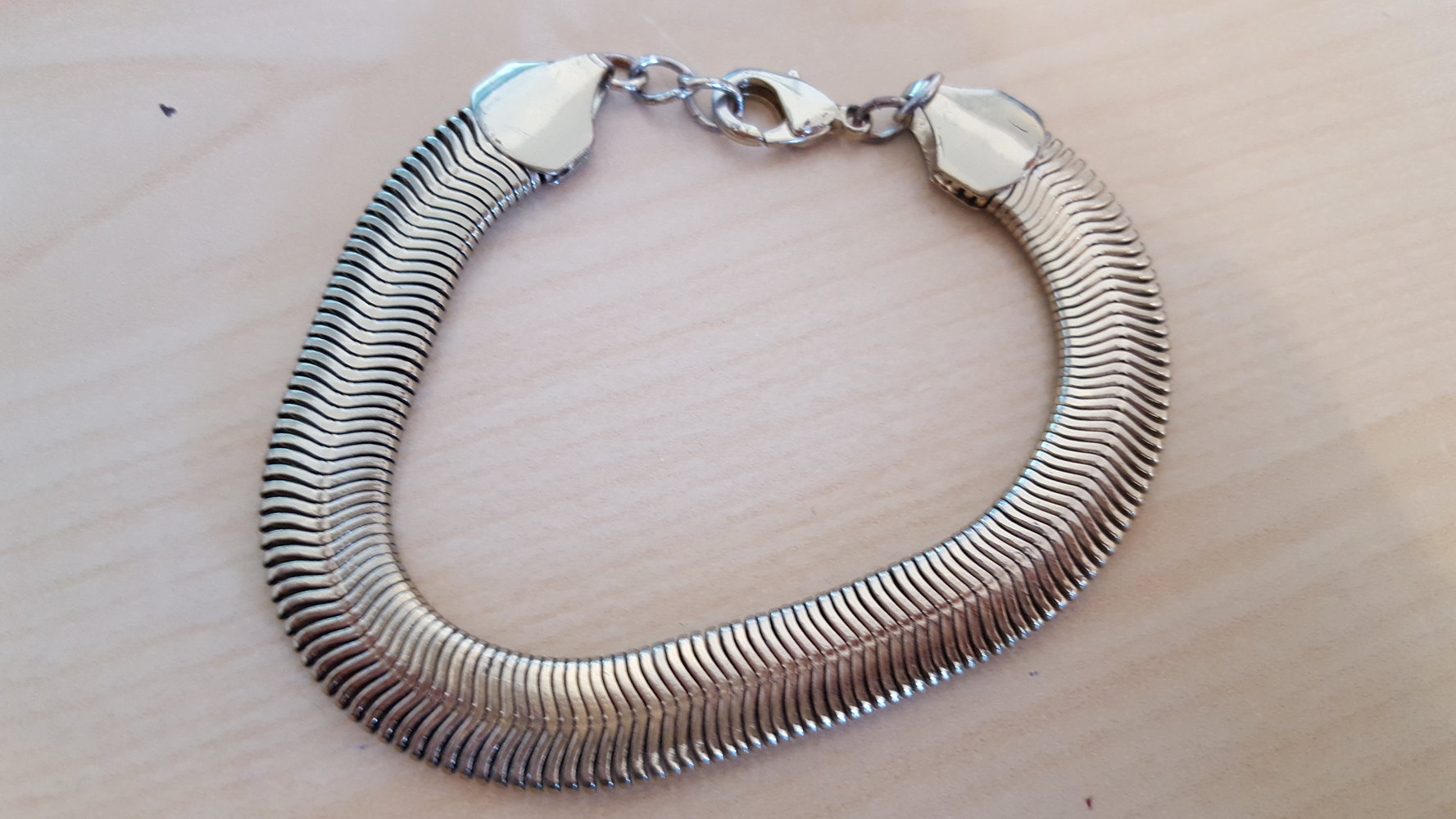 Goldenes Armband  (kein echtgold)