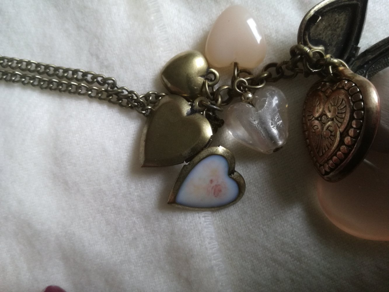 Kette mit Herzen zum öffnen