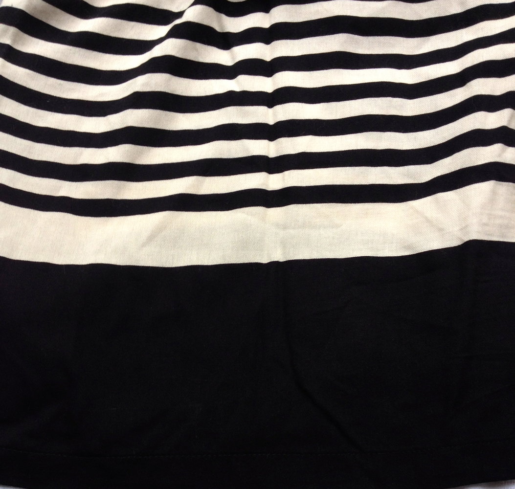 Wunderschönes Kleid mit Streifenmuster von Zara