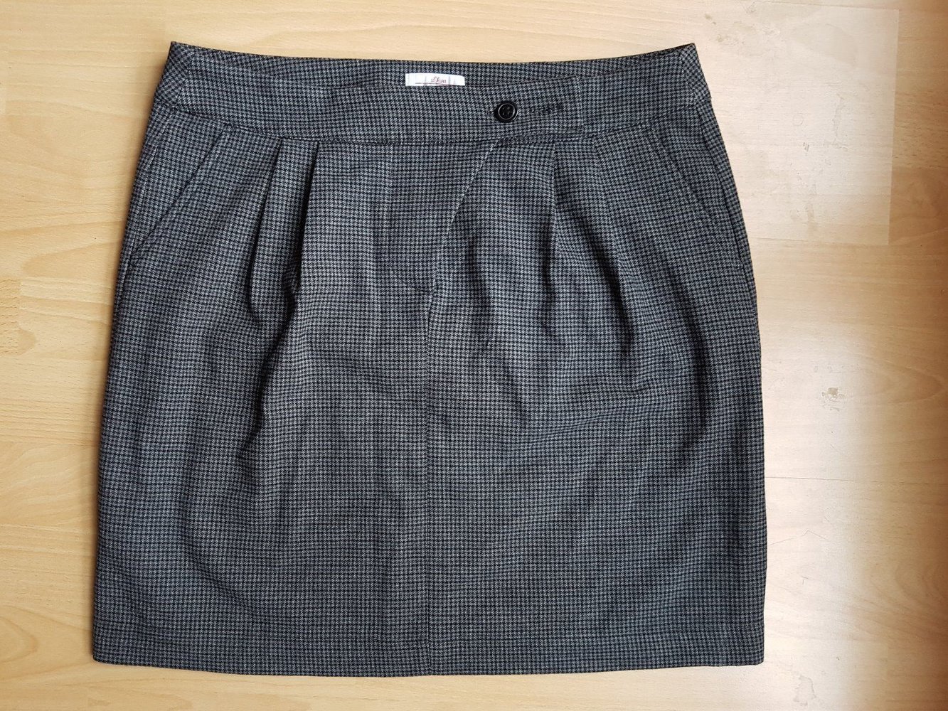 Schicker S'Oliver Mini-Rock, Tweed-Rock, kariert, grau/schwarz, Größe 40