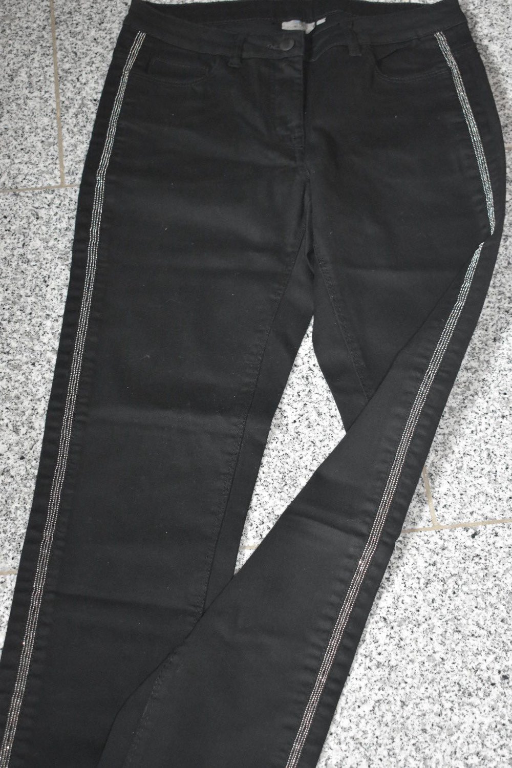 Verkaufe hose in schwarz mit glitzer streifen