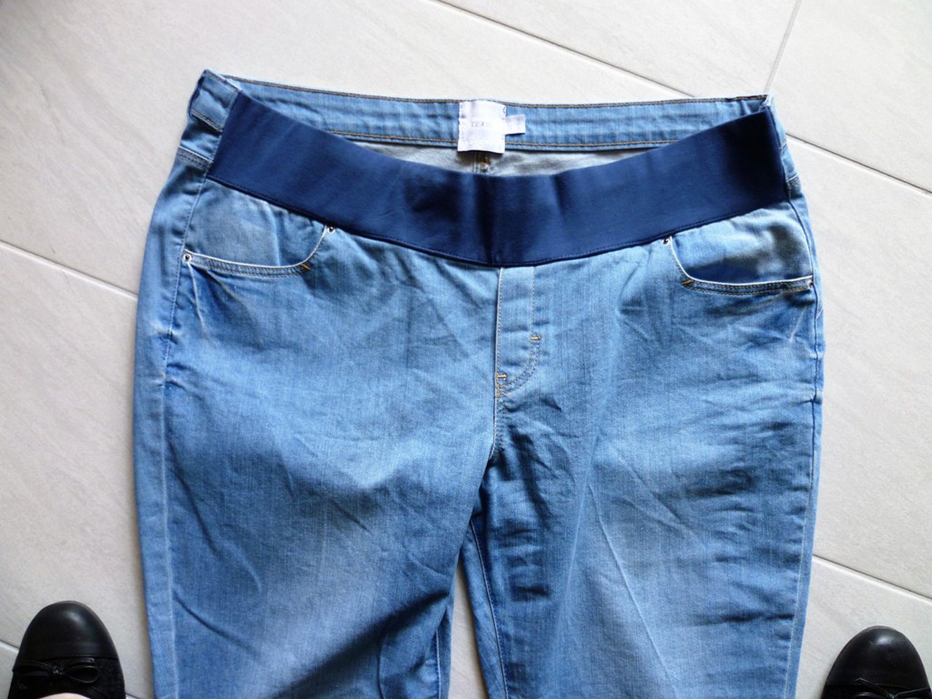 hellblaue Jeans mit Stretchbund, Gr. 46