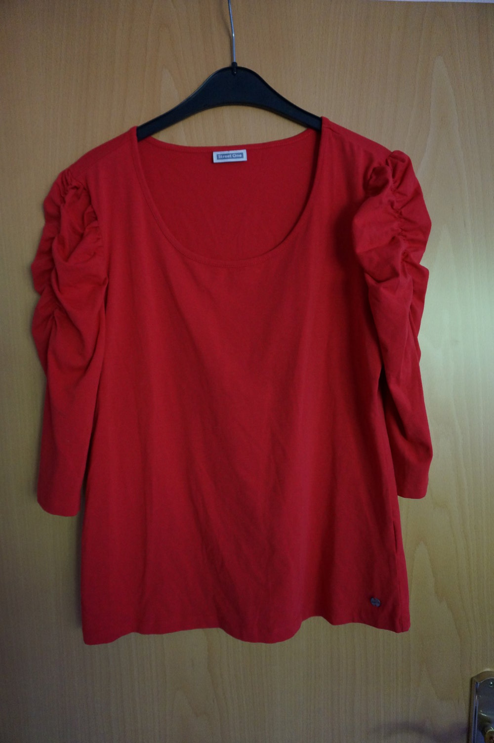 Rotes Damenshirt | Größe 42 gefühlt kleiner