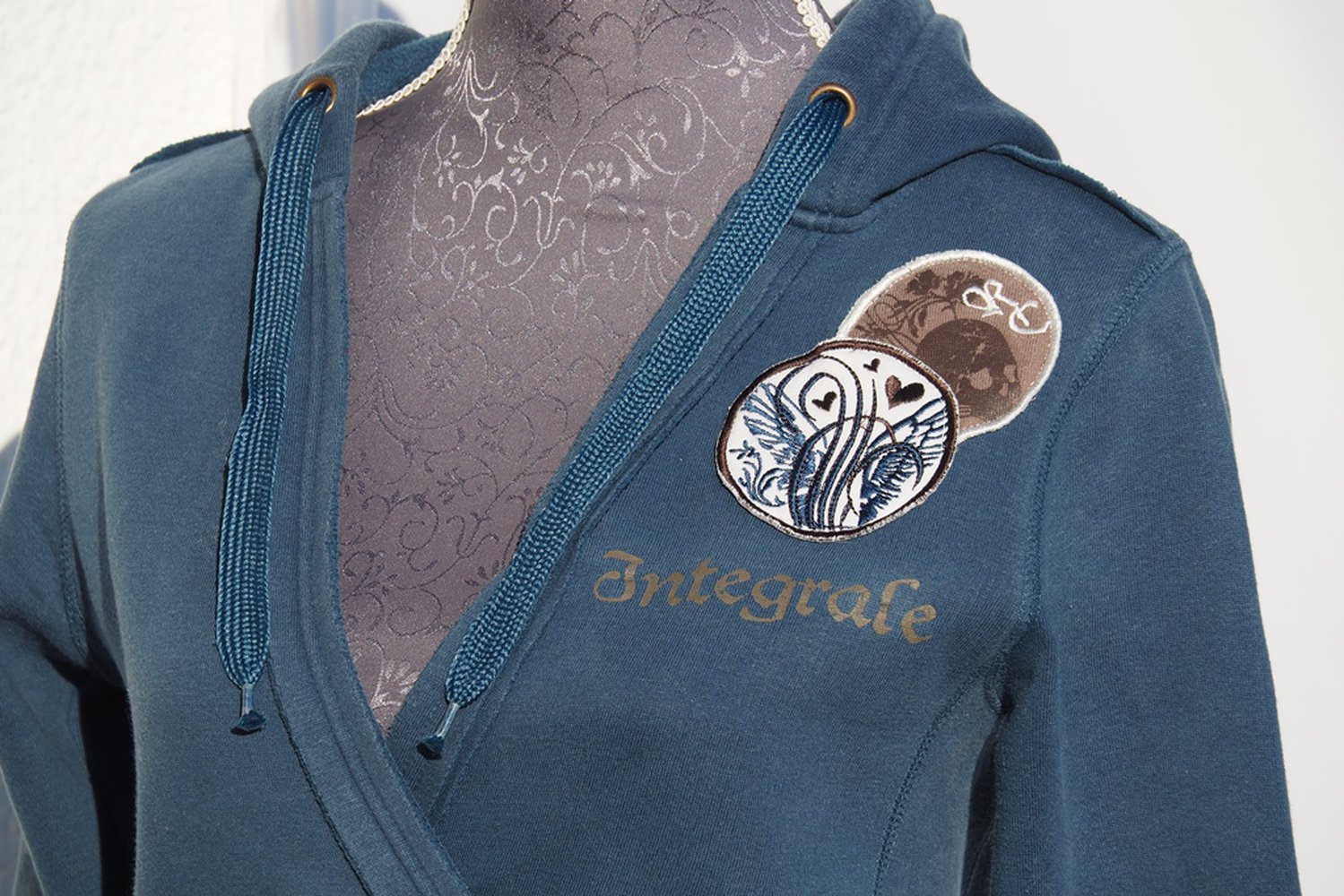 Schöner Marineblauer Pulli mit V-Ausschnitt