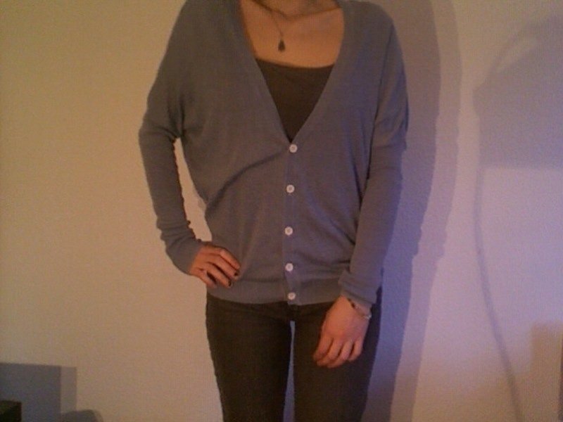 Taubenblauer Fledermausärmel Cardigan mit nude farbenen Knöpfen