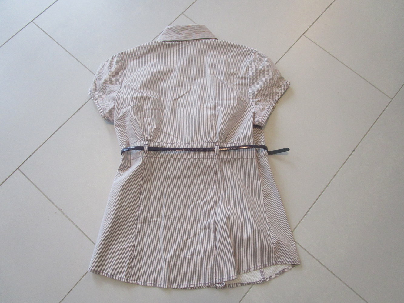 Bluse lila-weiß-gestreift inkl. lila Gürtel, Größe 34/36 (S)