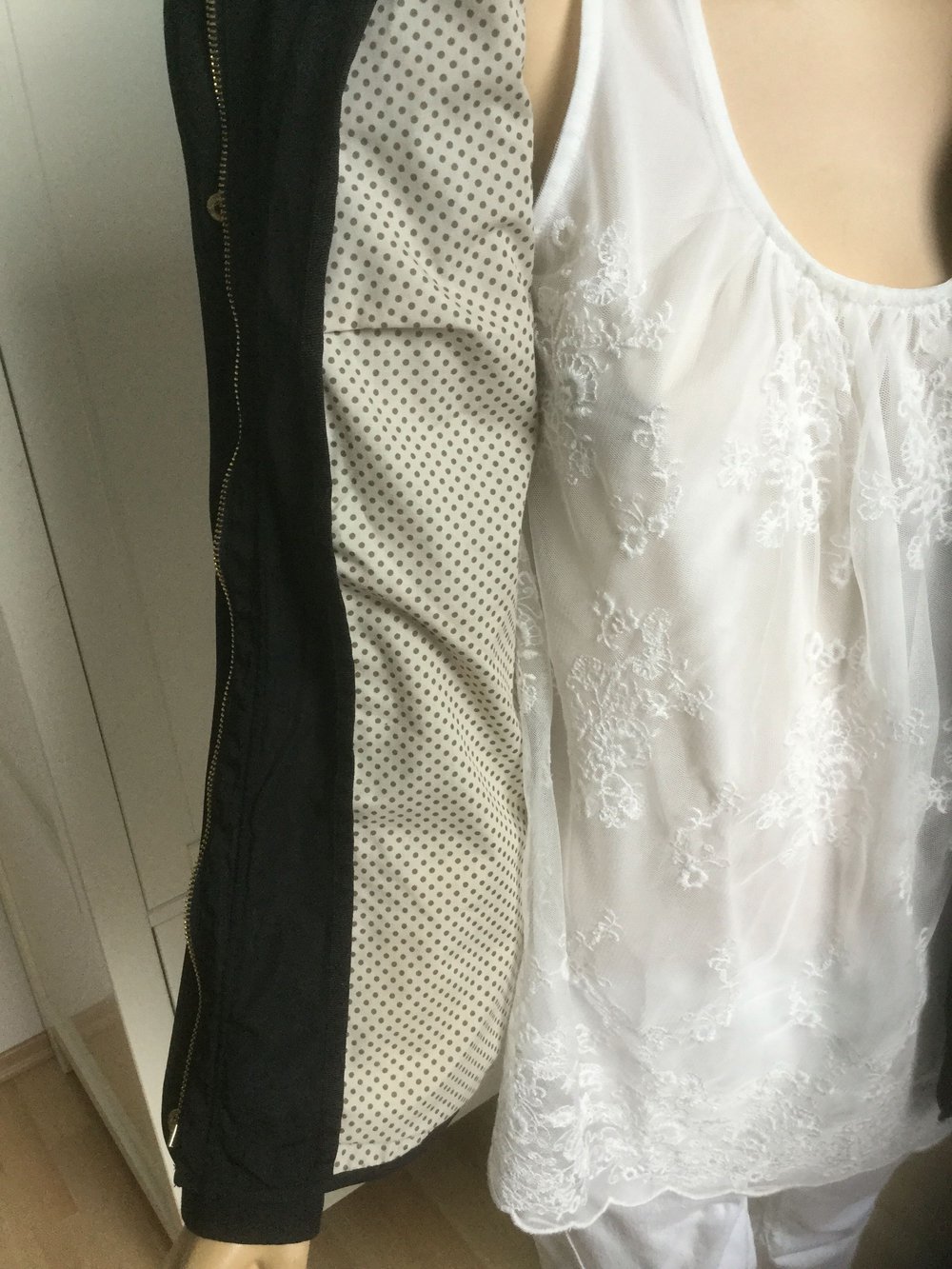 Jacke mit Kapuze Gr.M 36/38/40 schwarz Gold NEU mit Etikett