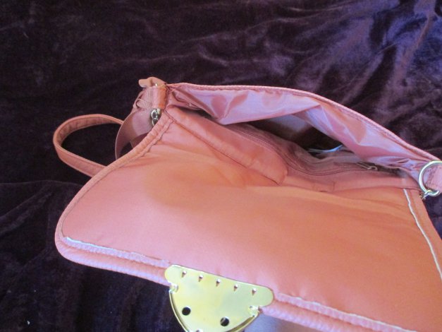 NEU mit Plastik-Etikett * Edel * Ch..el- Style * Stepp * Umhänge- Hand- TASCHE mit goldenem Kettenband 