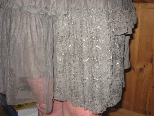 *** Hübscher Rock mit Spitze ***