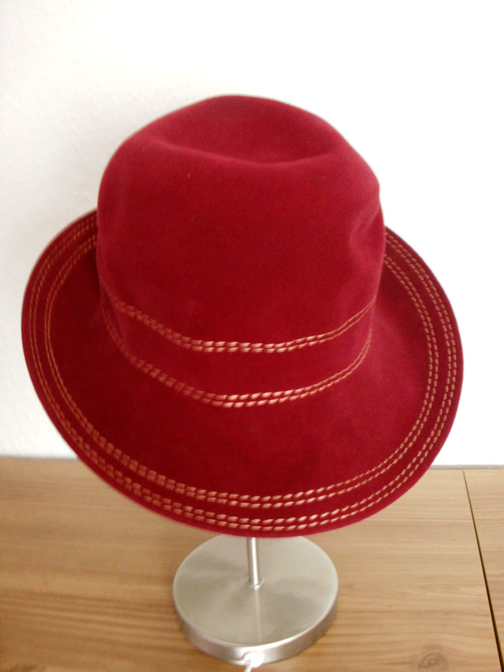 Filzhut in bordeaux