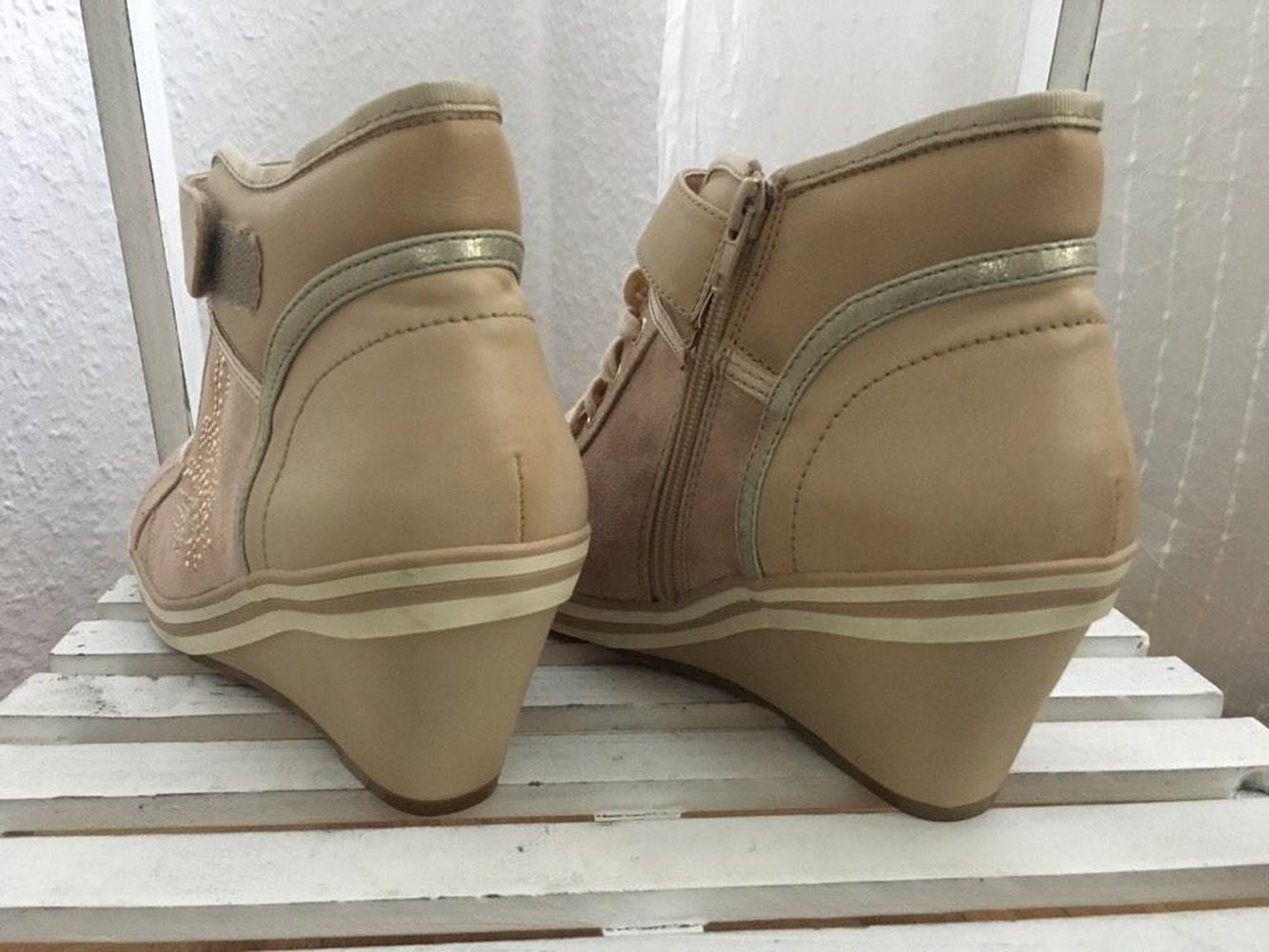 ungetragene Keilabsatzschuhe Arizona Nude Größe 42