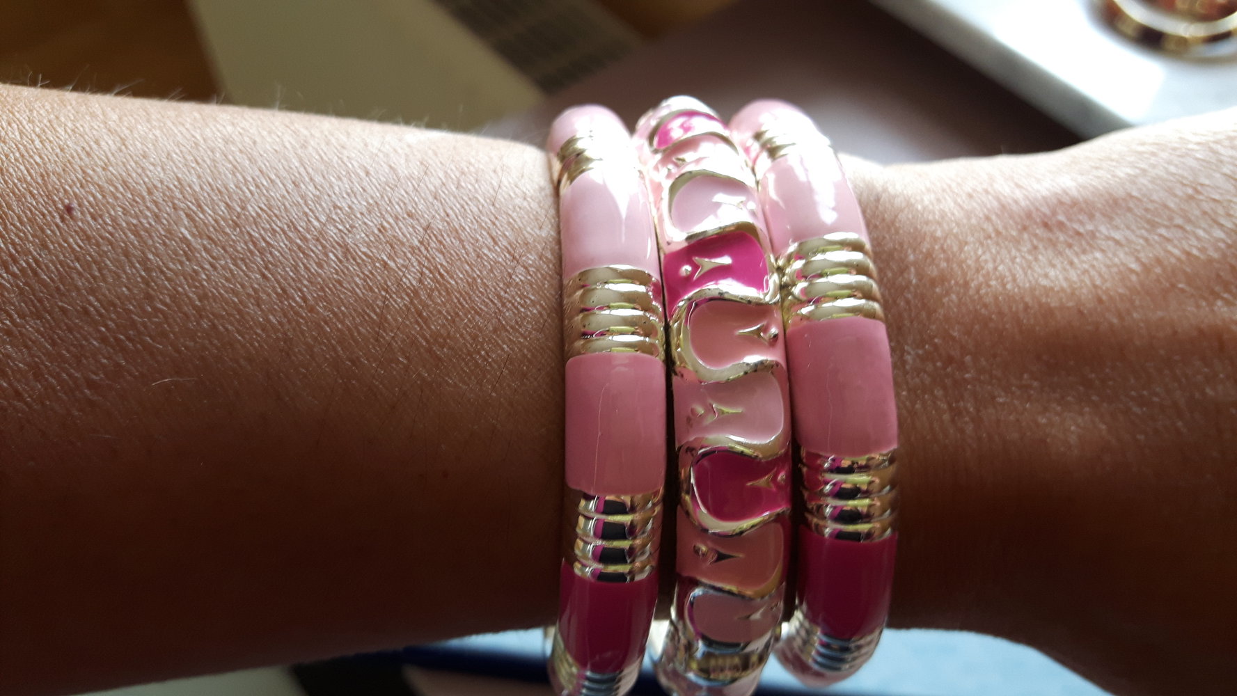 Sehr schöne und außergewöhnliche Armreifen in rosa - 3 Stück 