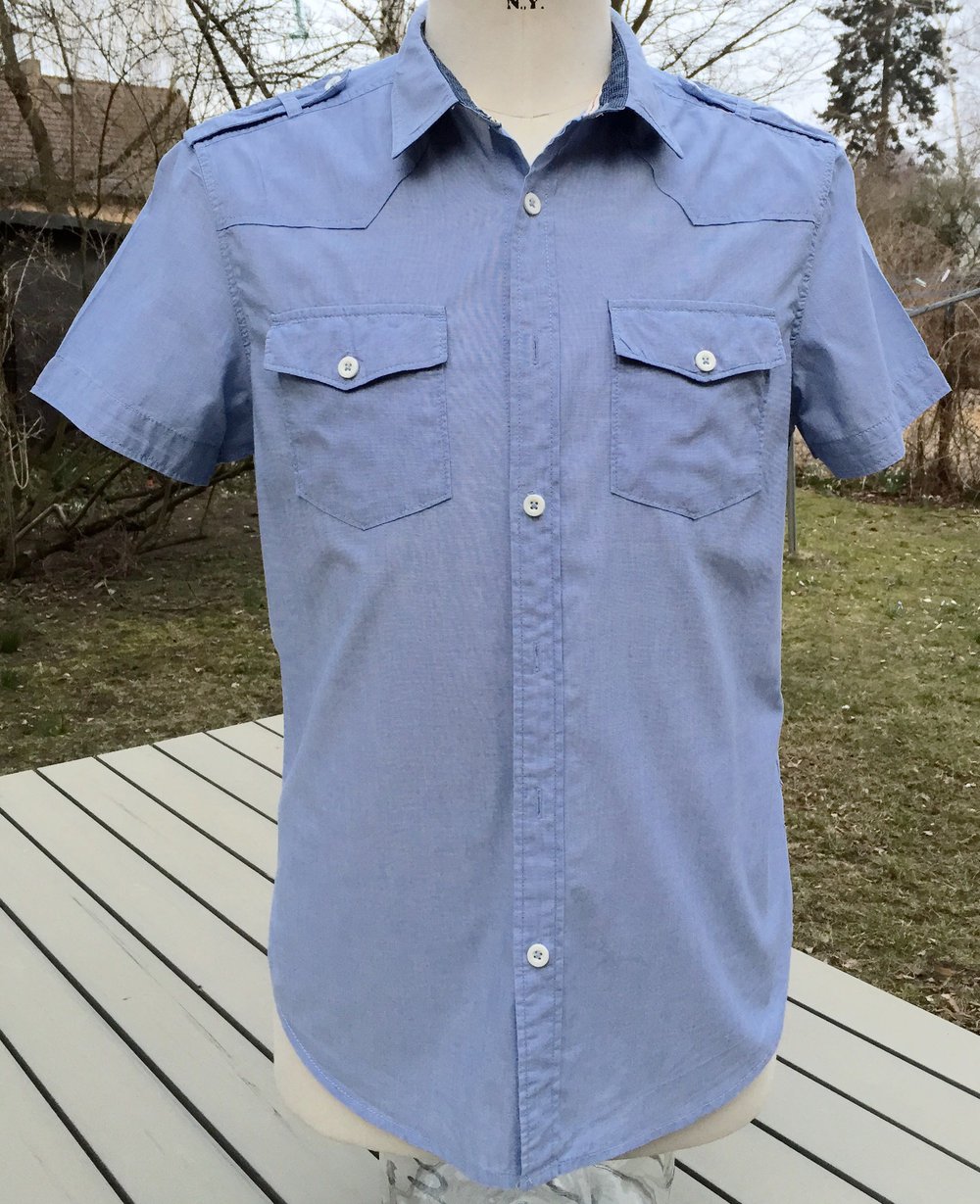 Kurzarm HEMD mit Schulterklappen Gr. S
