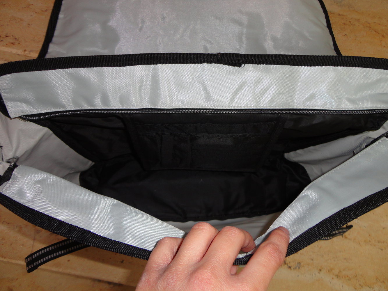 Kangaroos Tasche Umhängetasche grau schwarz Basic