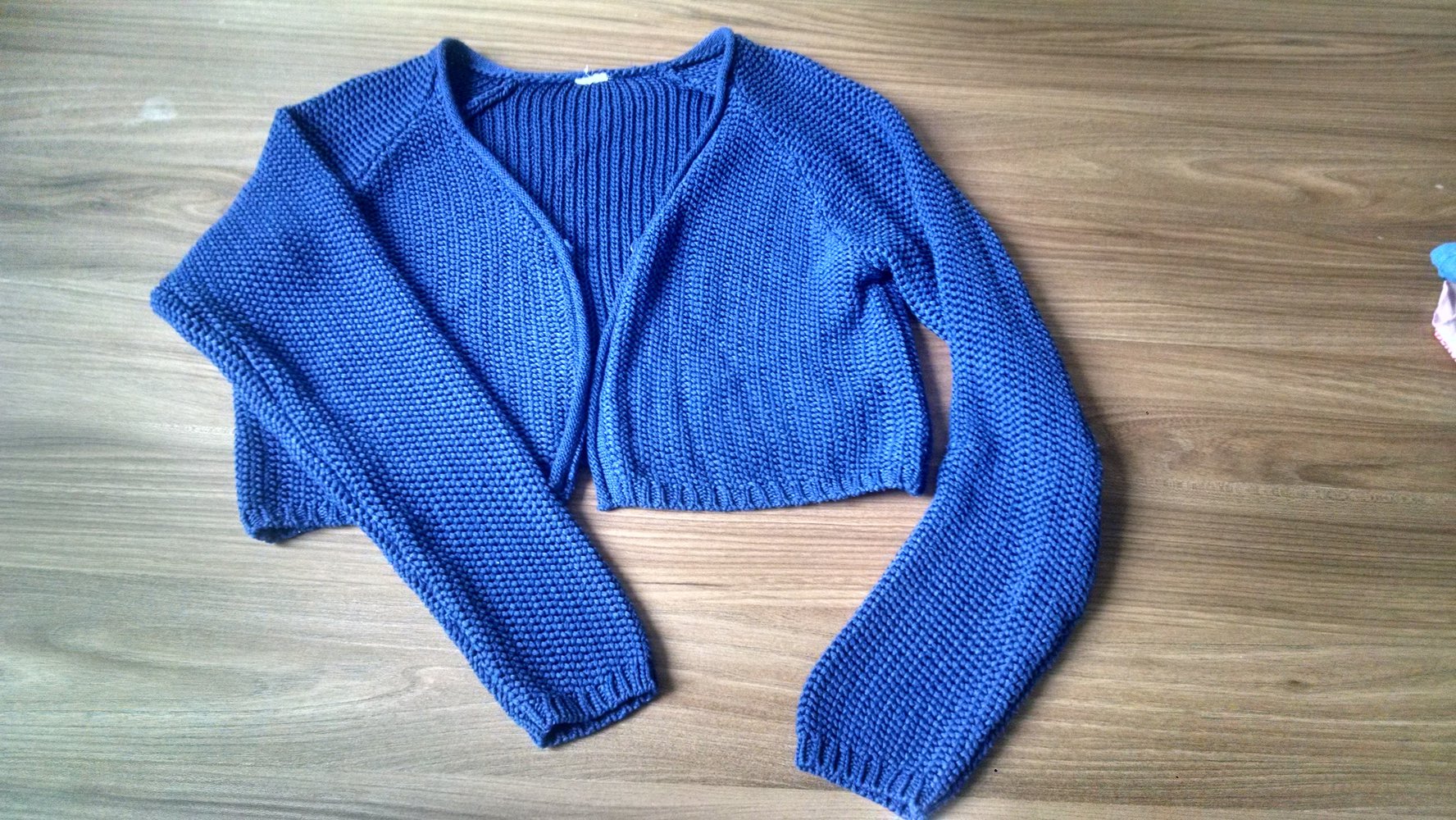 Warme Bolero-Strickjacke in mittelblau