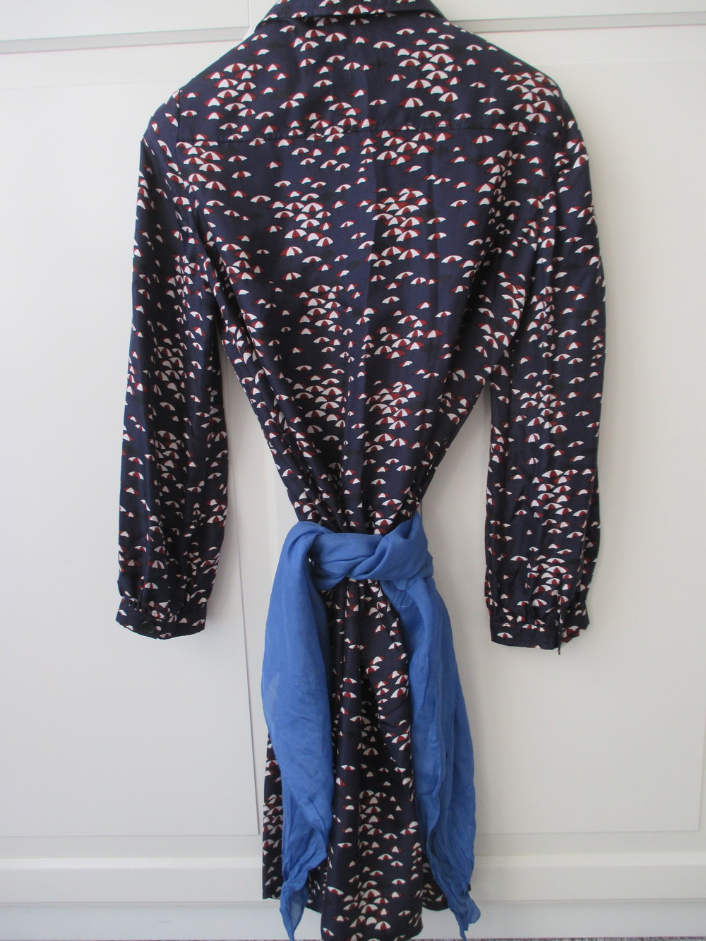 Boutique by Jaeger, elles Seidenkleid mit auffälligem Print (Regenschirme ), Gr. 36 , durchgehende Knopfleiste