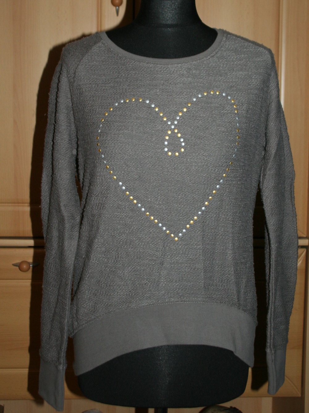 Pullover Sweater Sublevel grau mit Herz Nieten Gr. M/38