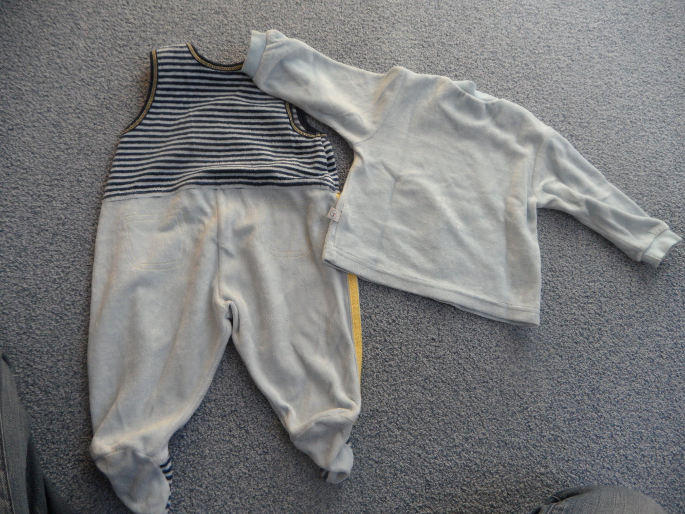 Liegelind megasüßer Nicki-Strampler zweiteilig