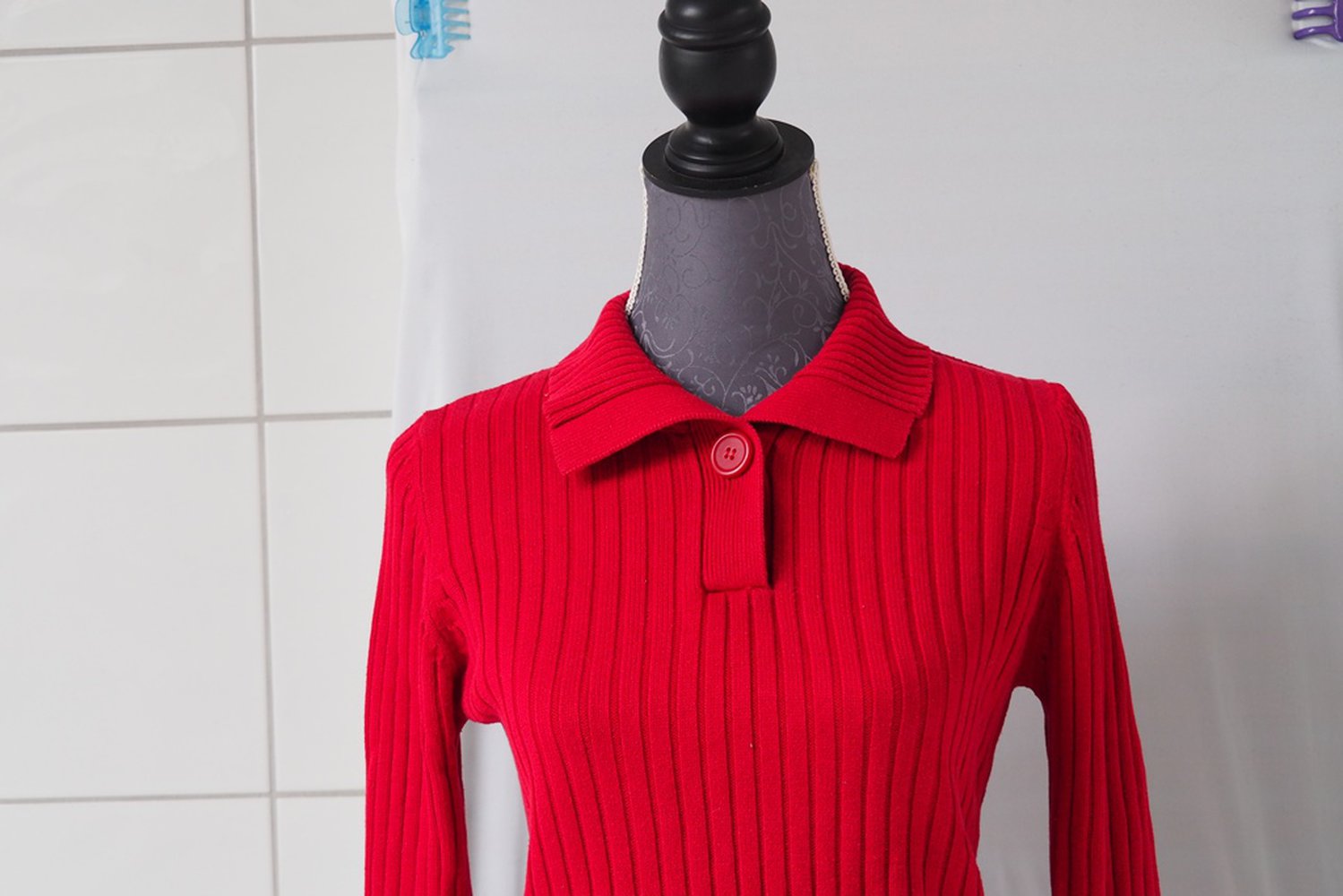 Roter Pullover mit Strickmuster und Kragen Gr. 36/38