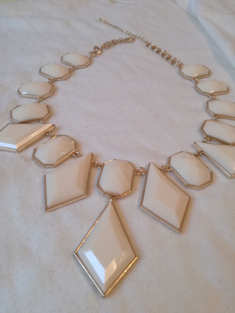 Statementkette weiß, gold