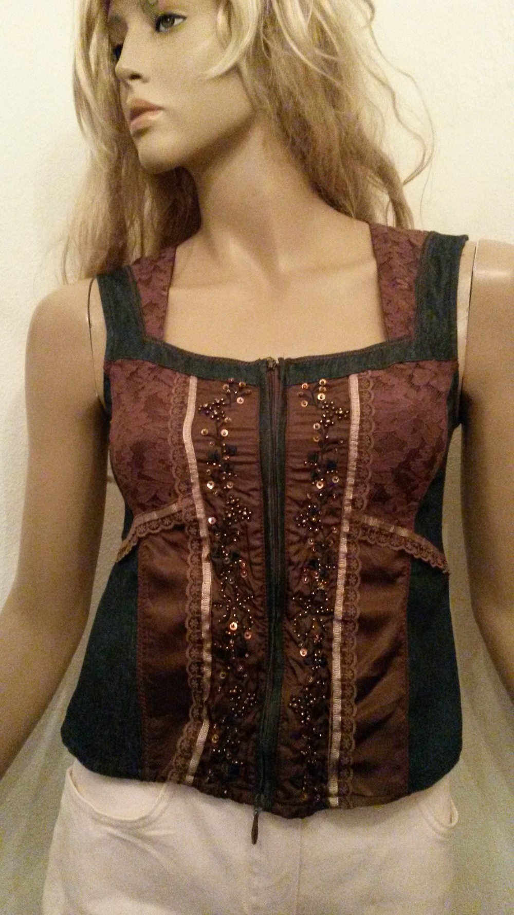 Corsagen-Top mit Spitze und Perlenstickereien 