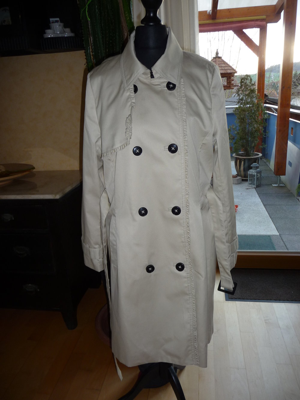 Toller ungetragener Trenchcoat von H&M, Größe 42, Farbe beige, 