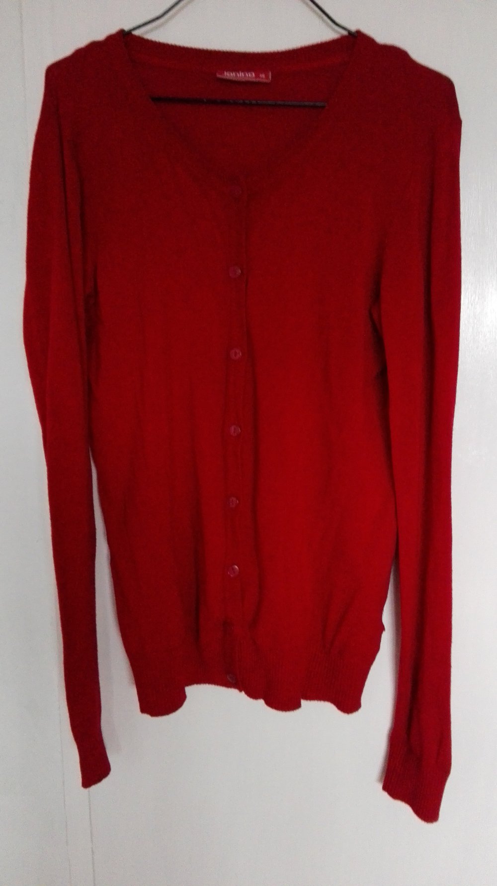 roter Cardigan 
