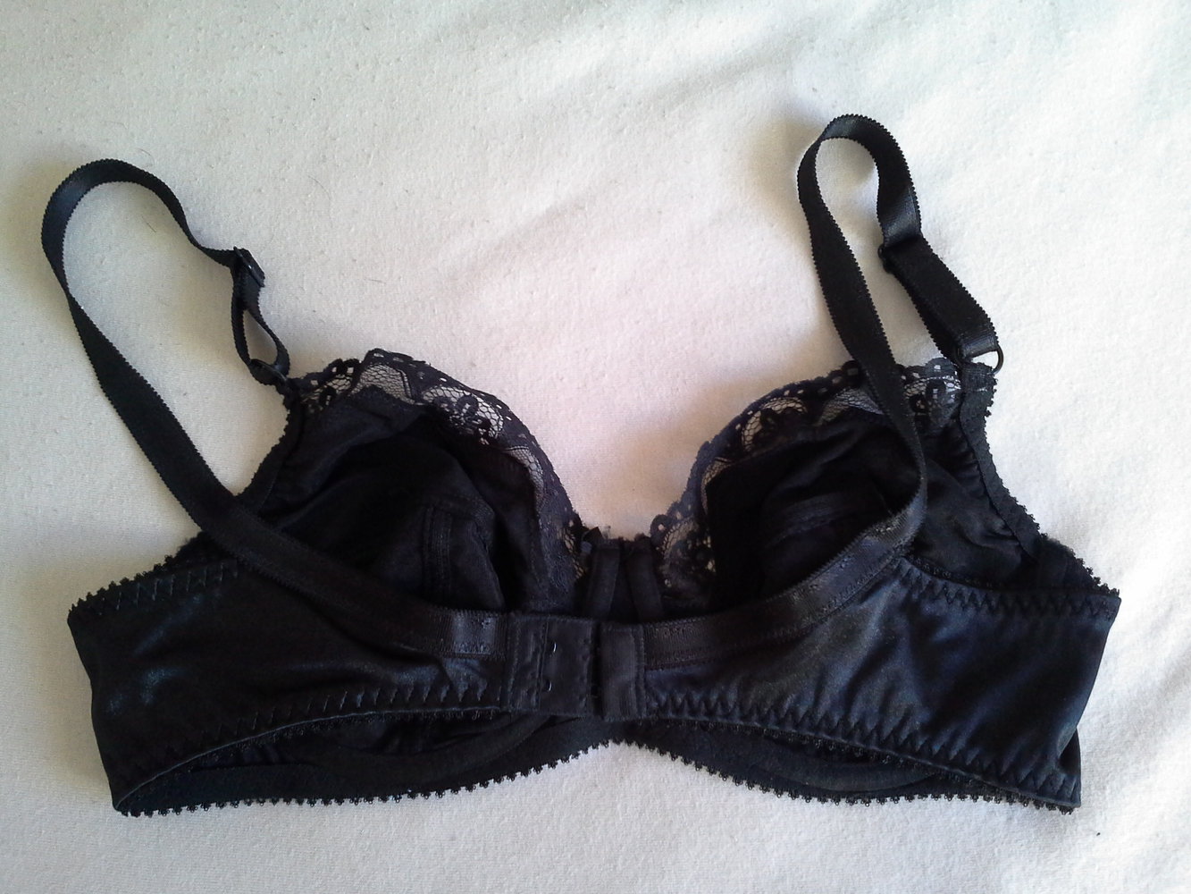 schwarzer BH, 80C, glänzend schwarz mit Spitze, Neuware