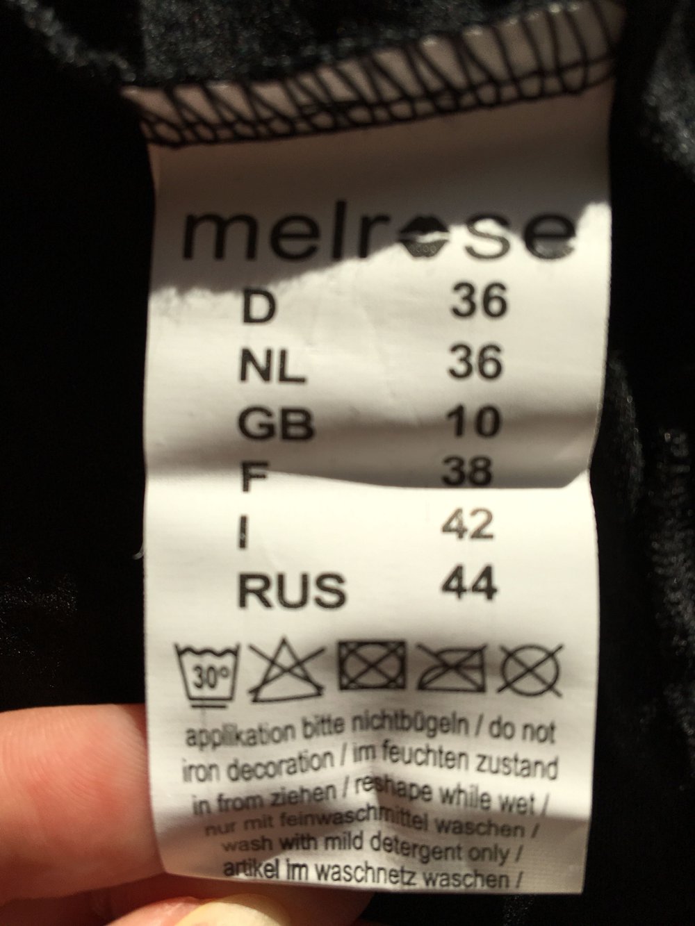 Schönes Oberteil mit Spitze und Strass