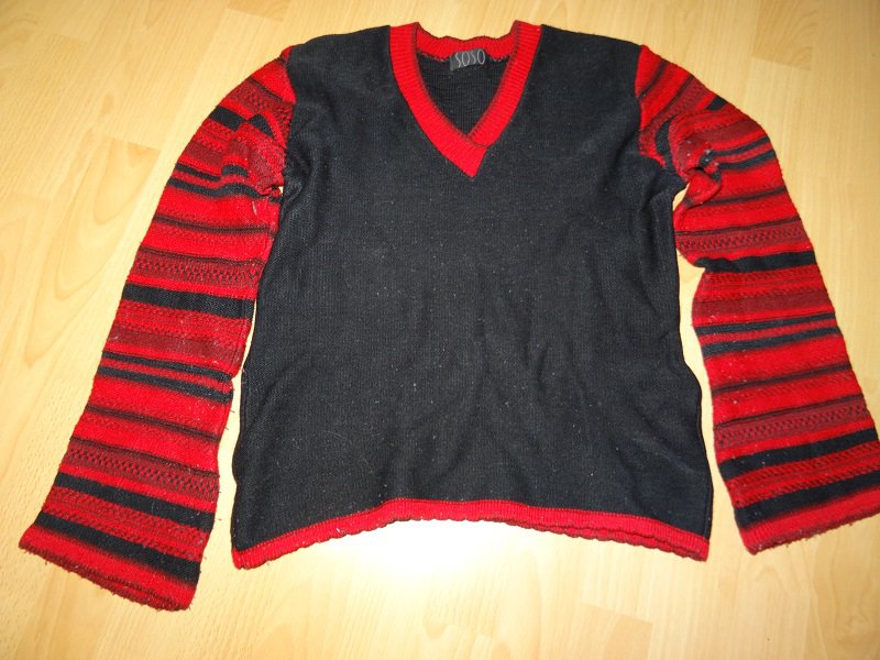 Pullover mit V-Ausschnitt schwarz / rot Gr. 38 / 40