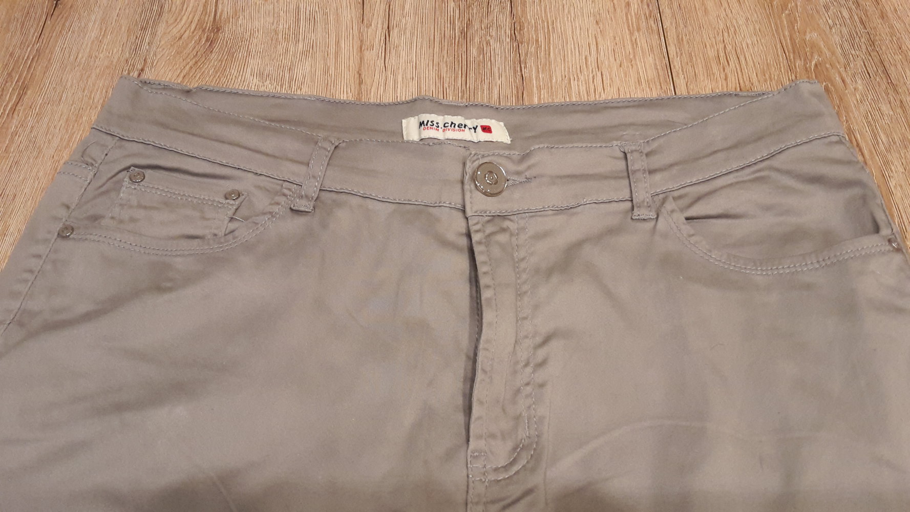 Capri gell grau Gr.44 7/8 hose chic details NEU u. Ungetragen