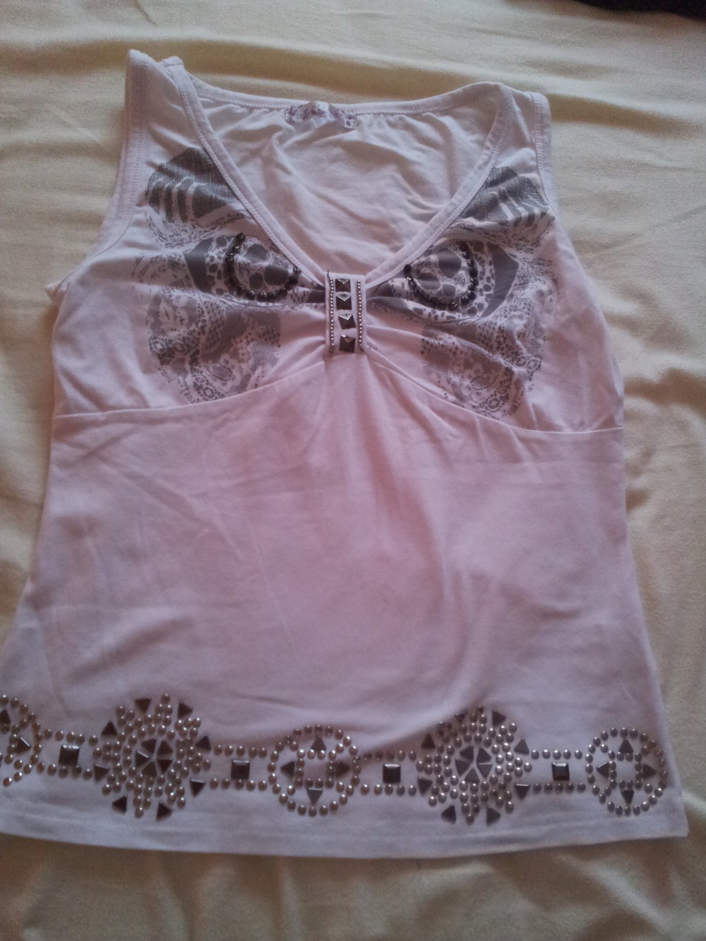 Top weiß Druck silber Nieten Perlen 