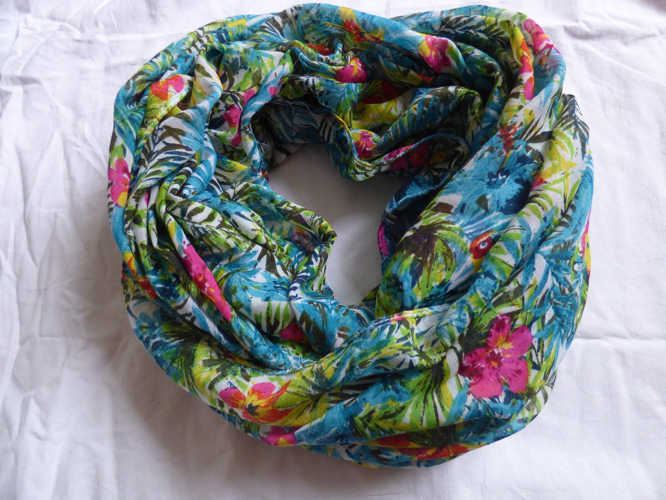 Bunter Schlauchschal mit Djungelmuster