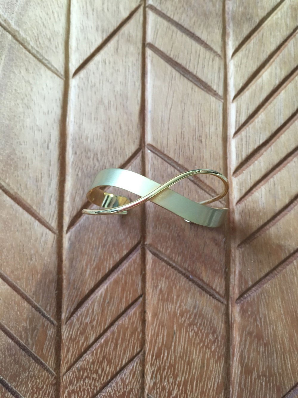 Armband Armreifen Gold zart filigran

Wurde nie getragen 