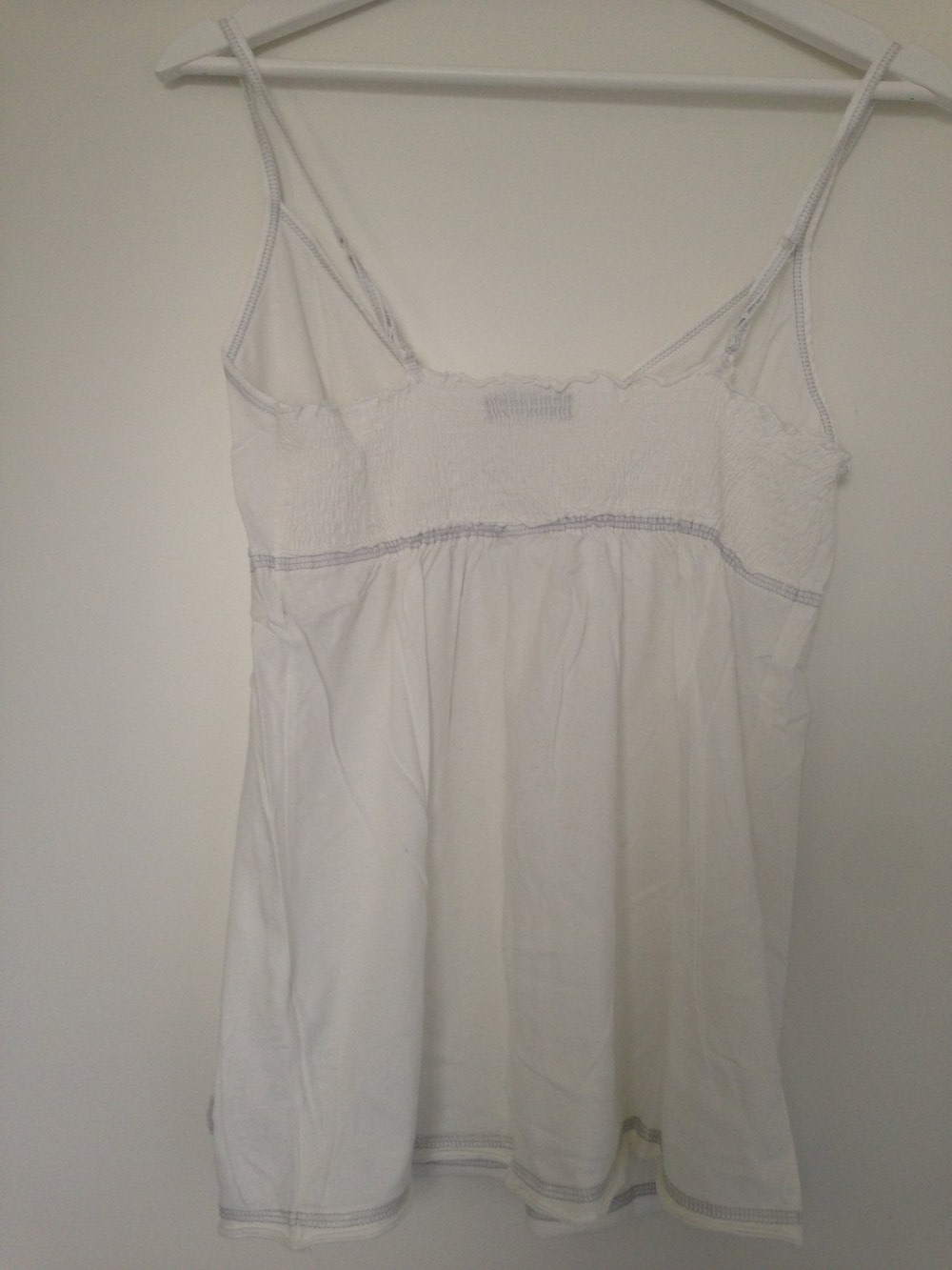 Trägertop mit aufgesticktem Schmetterling