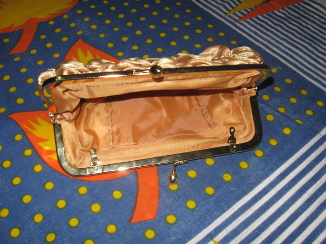 *** Clutch ~ Abendtasche ~ Rüschen ***