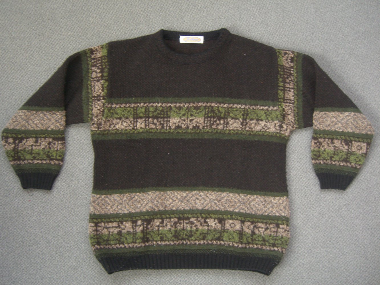 Schöner Strickpulli mit Wollanteil